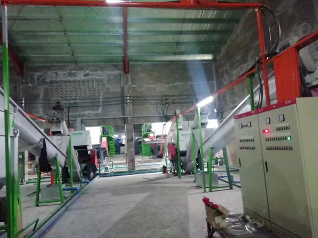 大型PET礦泉水瓶篩選、預洗、破碎、清洗 熱堿酸洗回收第二套大型生產線(POY級）